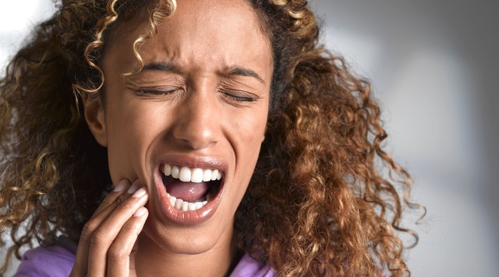 10 terrible habits that hurt your teeth