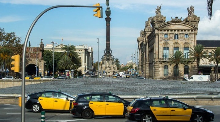 Intentando blindar el sector del taxi frente a la competencia, los tribunales y el interés público