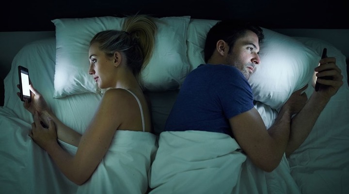 Si tienes insomnio, el smartphone es tu peor enemigo nocturno