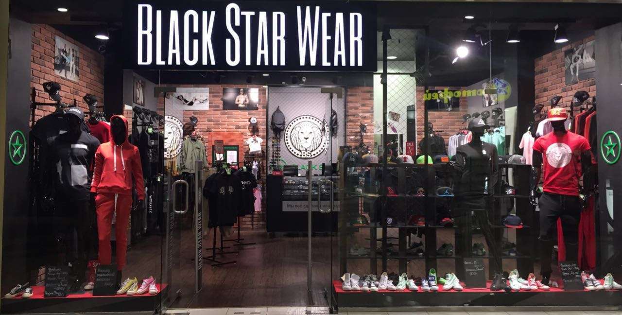 Black shop. Магазин одежды Тимати Black Star. Блэк Стар магазин одежды Адлер. Сеть брендовых магазинов одежды Black Star Wear. Black Star Wear вывески.