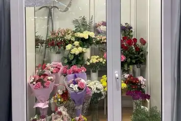 купить | Минск | Магазин цветов в прикассовой зоне супермаркета | BY205078