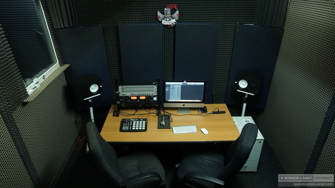 студия звукозаписи нижний. аппаратура для студии звукозаписи. медиа студия. звукозапись в нижнем новгороде. монитор для звукозаписи behringer.